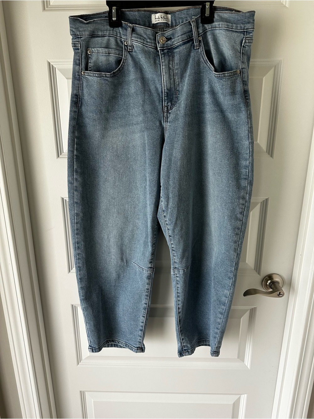 Nicole Miller’s SoHo Barrel leg Light Blue Relaxed Fit Jeans, Size 16
